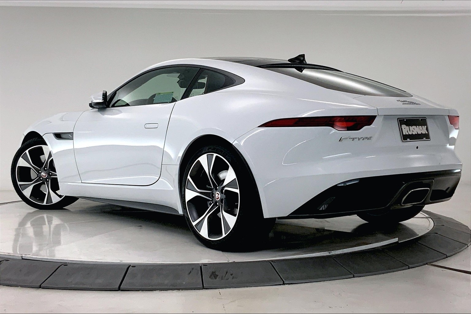 Jaguar f type 2021